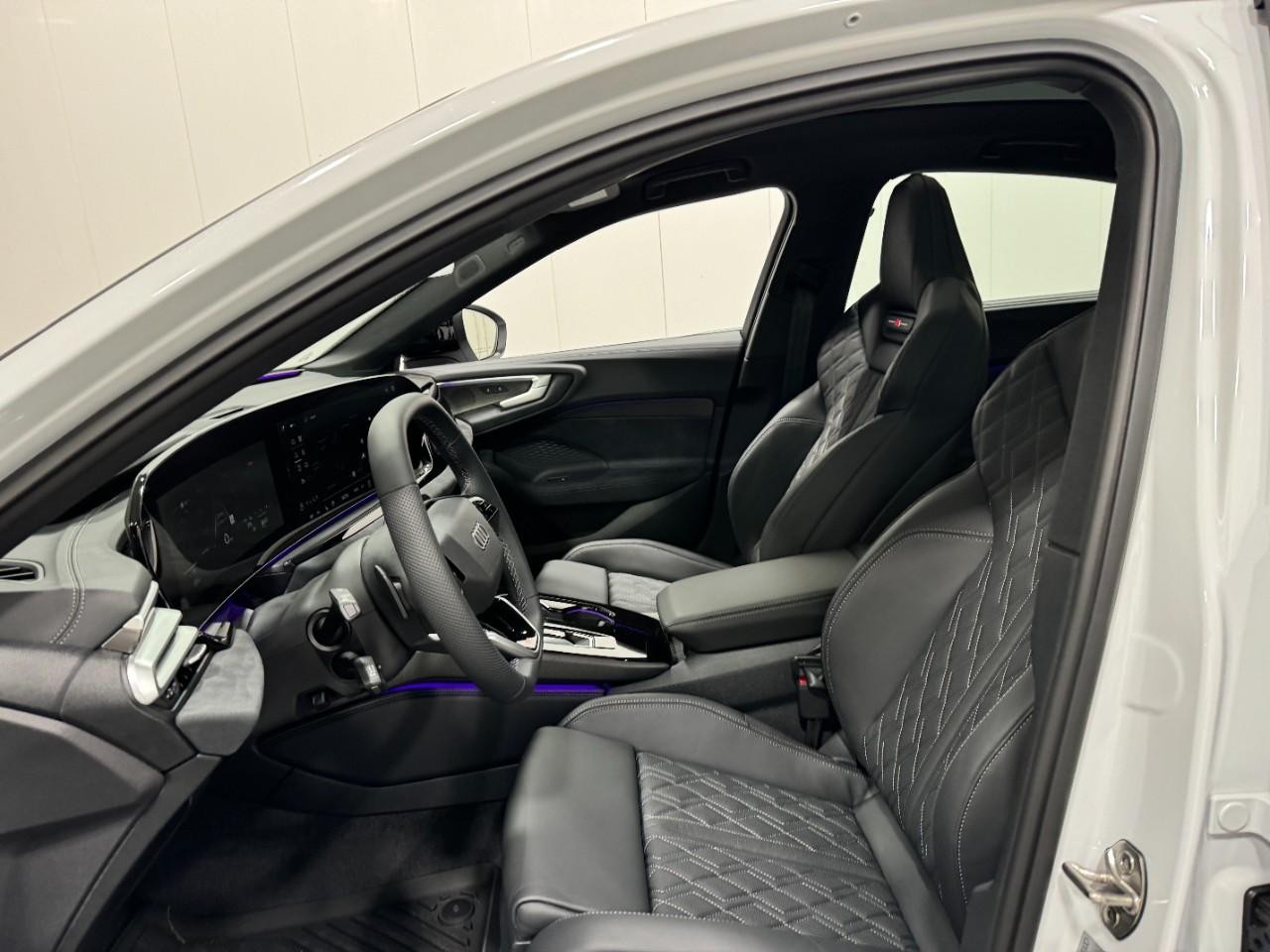 Audi S5 Vehicle Full-screen Gallery Image 25