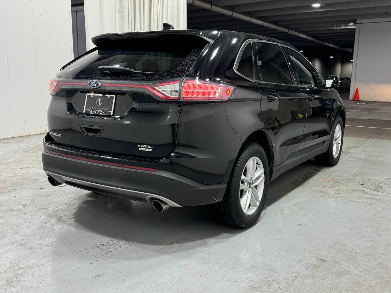 Ford Edge Vehicle Full-screen Gallery Image 4