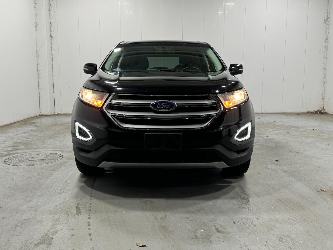 Ford Edge Vehicle Full-screen Gallery Image 7