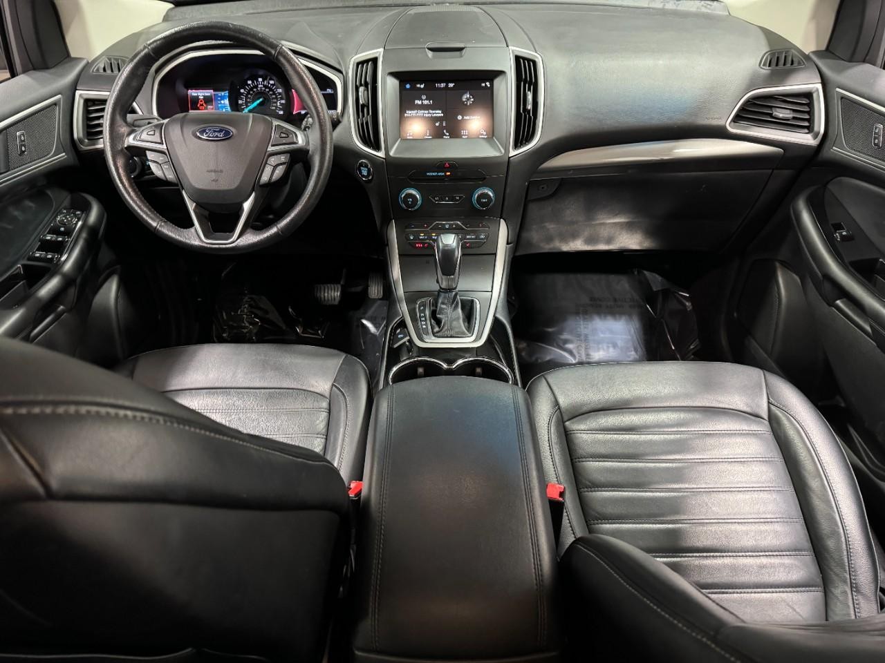 Ford Edge Vehicle Full-screen Gallery Image 11