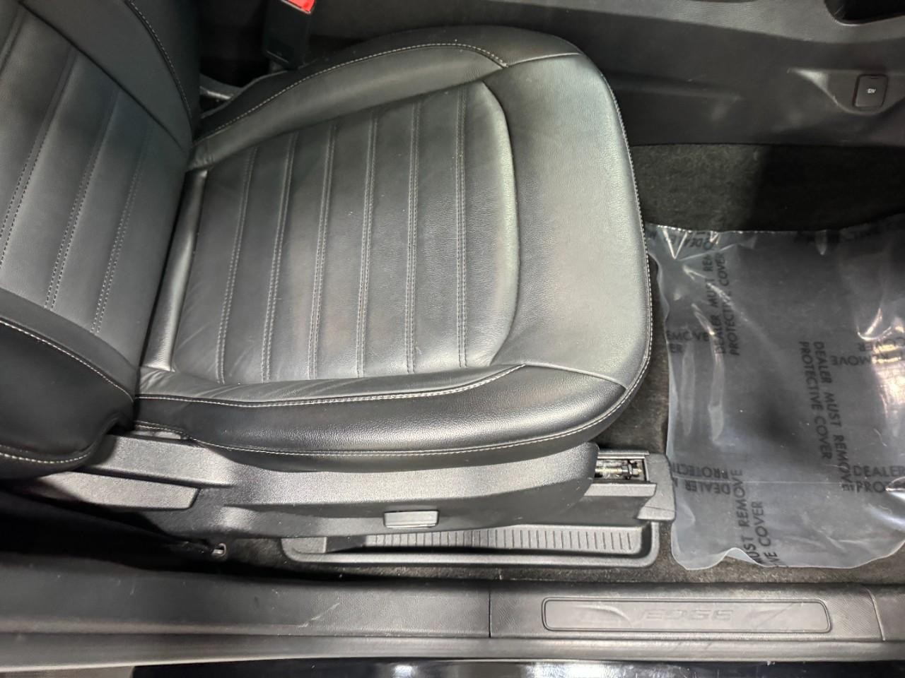 Ford Edge Vehicle Full-screen Gallery Image 18