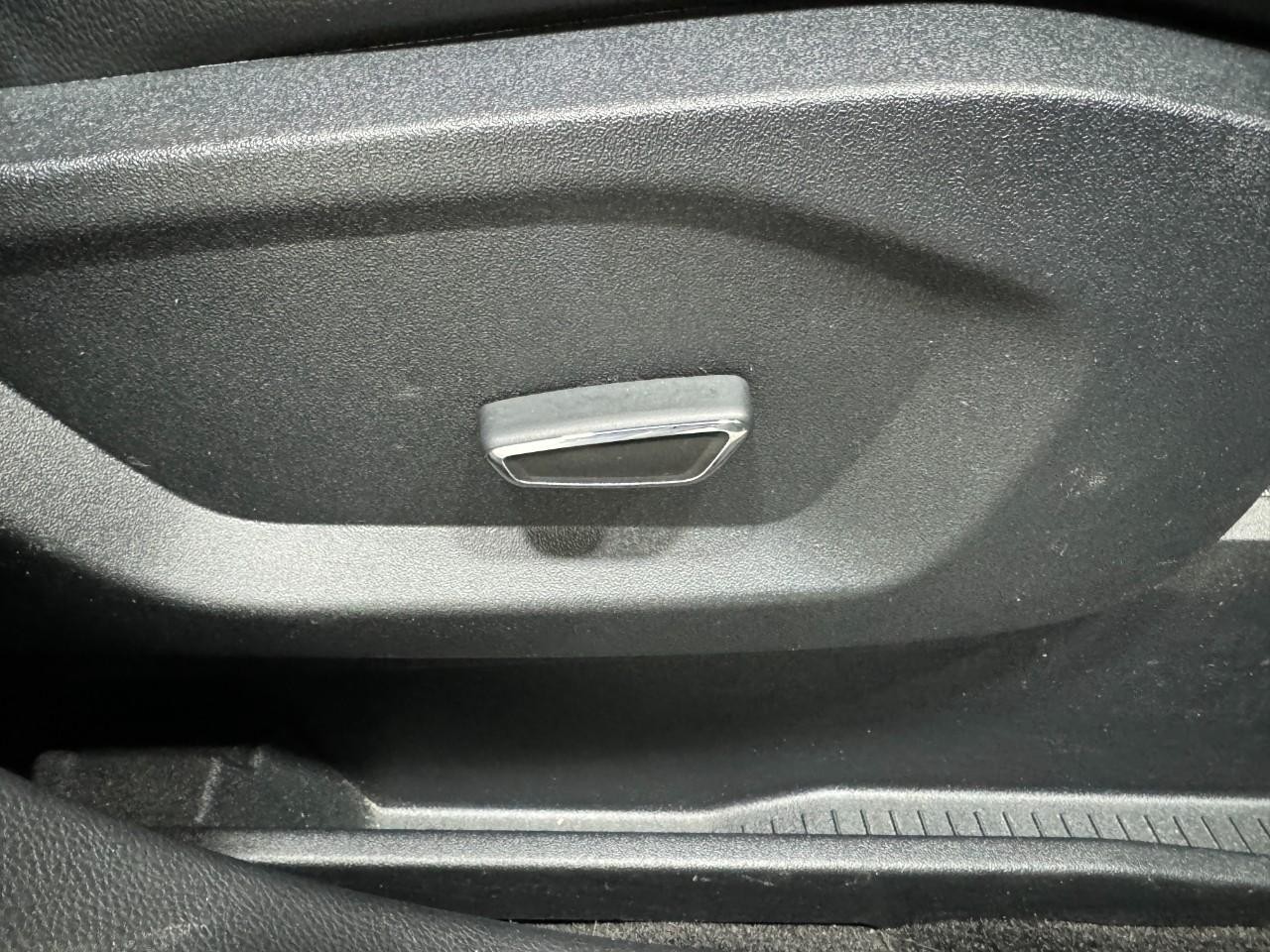 Ford Edge Vehicle Full-screen Gallery Image 19