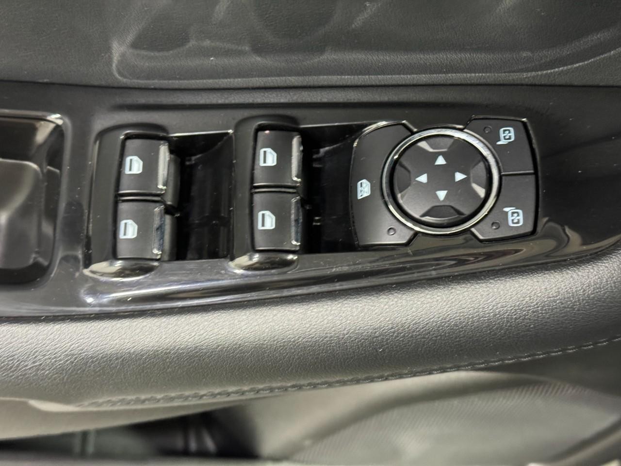 Ford Edge Vehicle Full-screen Gallery Image 23