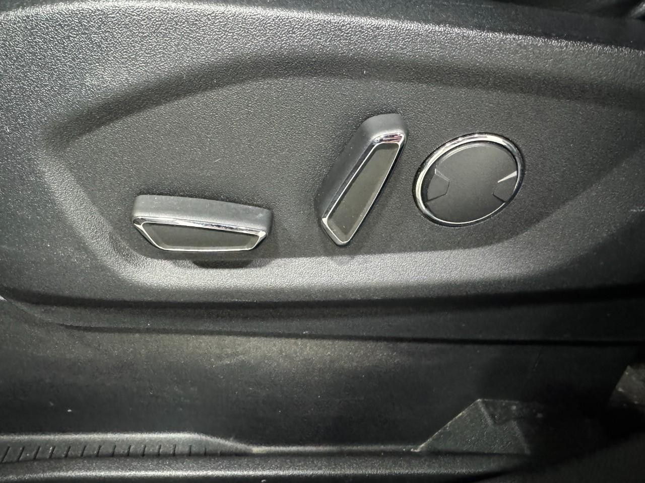 Ford Edge Vehicle Full-screen Gallery Image 26