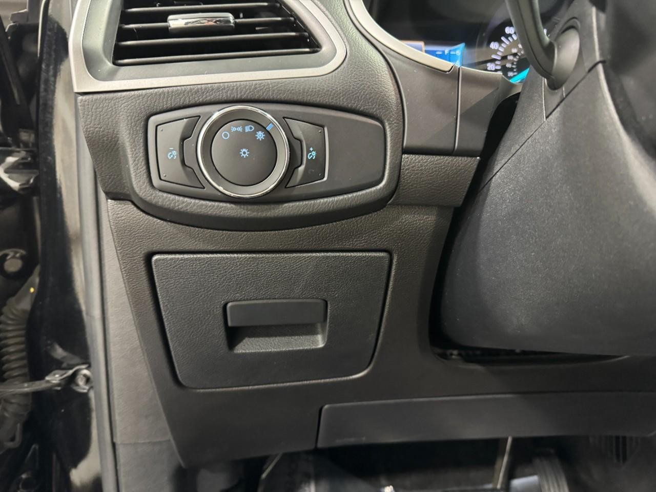 Ford Edge Vehicle Full-screen Gallery Image 27