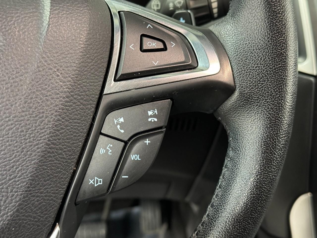 Ford Edge Vehicle Full-screen Gallery Image 29