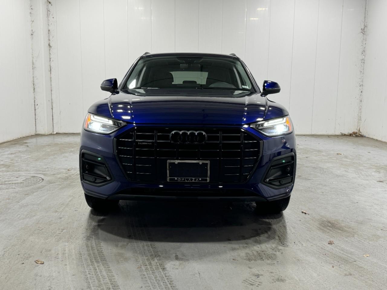 Audi Q5 Vehicle Full-screen Gallery Image 7