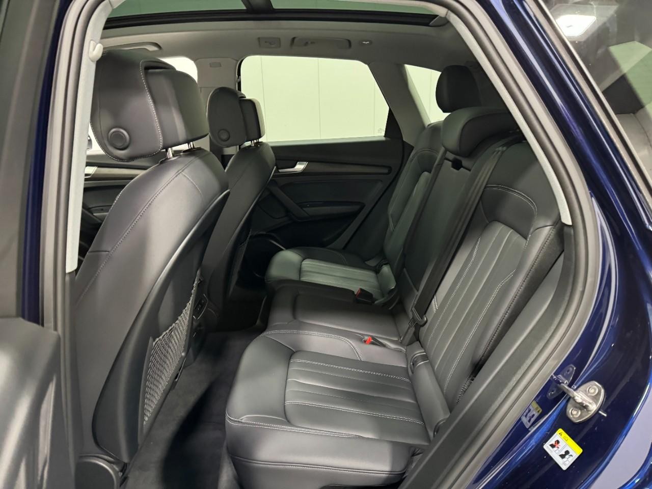 Audi Q5 Vehicle Full-screen Gallery Image 8