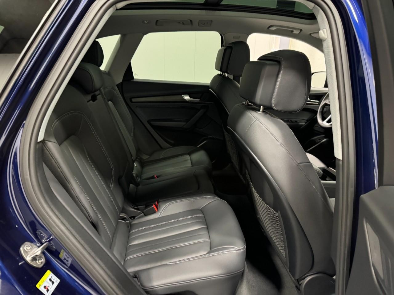 Audi Q5 Vehicle Full-screen Gallery Image 10