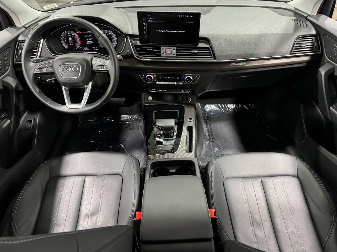 Audi Q5 Vehicle Full-screen Gallery Image 13