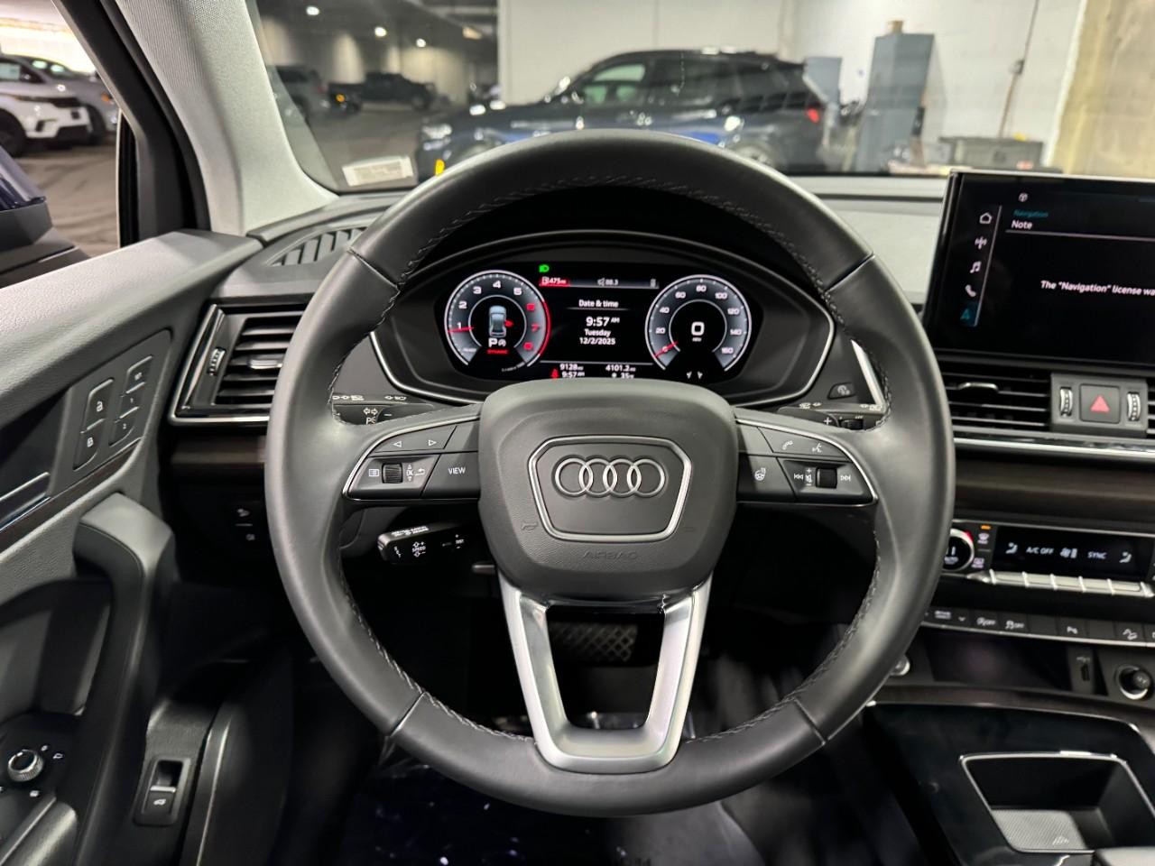 Audi Q5 Vehicle Full-screen Gallery Image 14