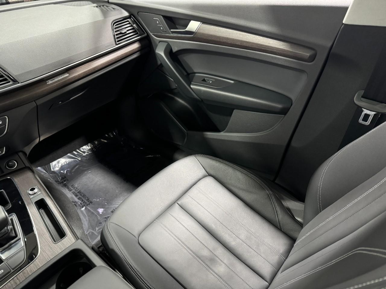 Audi Q5 Vehicle Full-screen Gallery Image 18