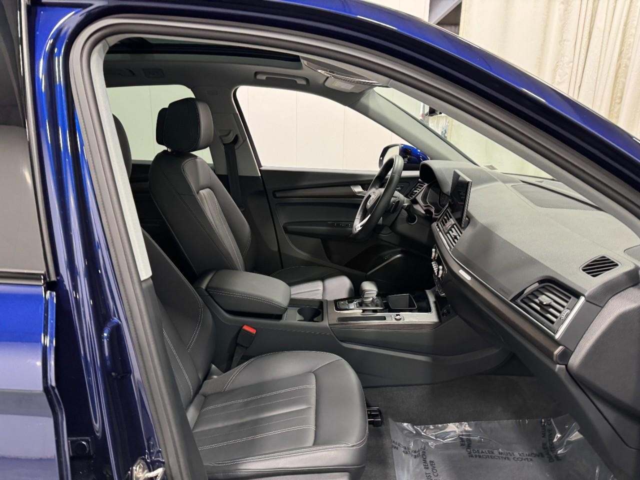 Audi Q5 Vehicle Full-screen Gallery Image 19