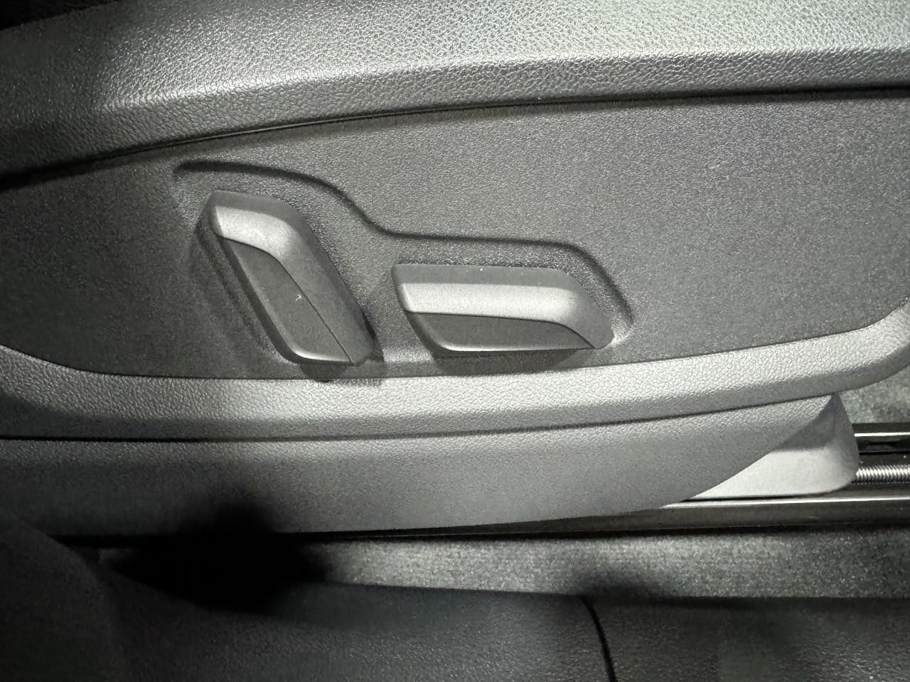 Audi Q5 Vehicle Full-screen Gallery Image 21