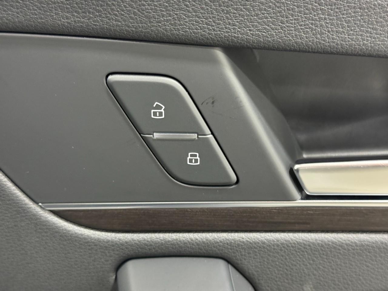 Audi Q5 Vehicle Full-screen Gallery Image 22