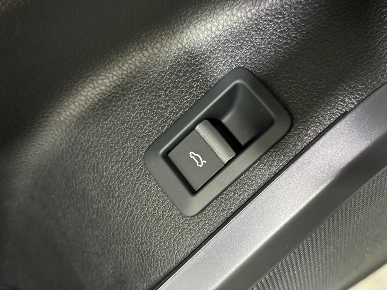 Audi Q5 Vehicle Full-screen Gallery Image 26