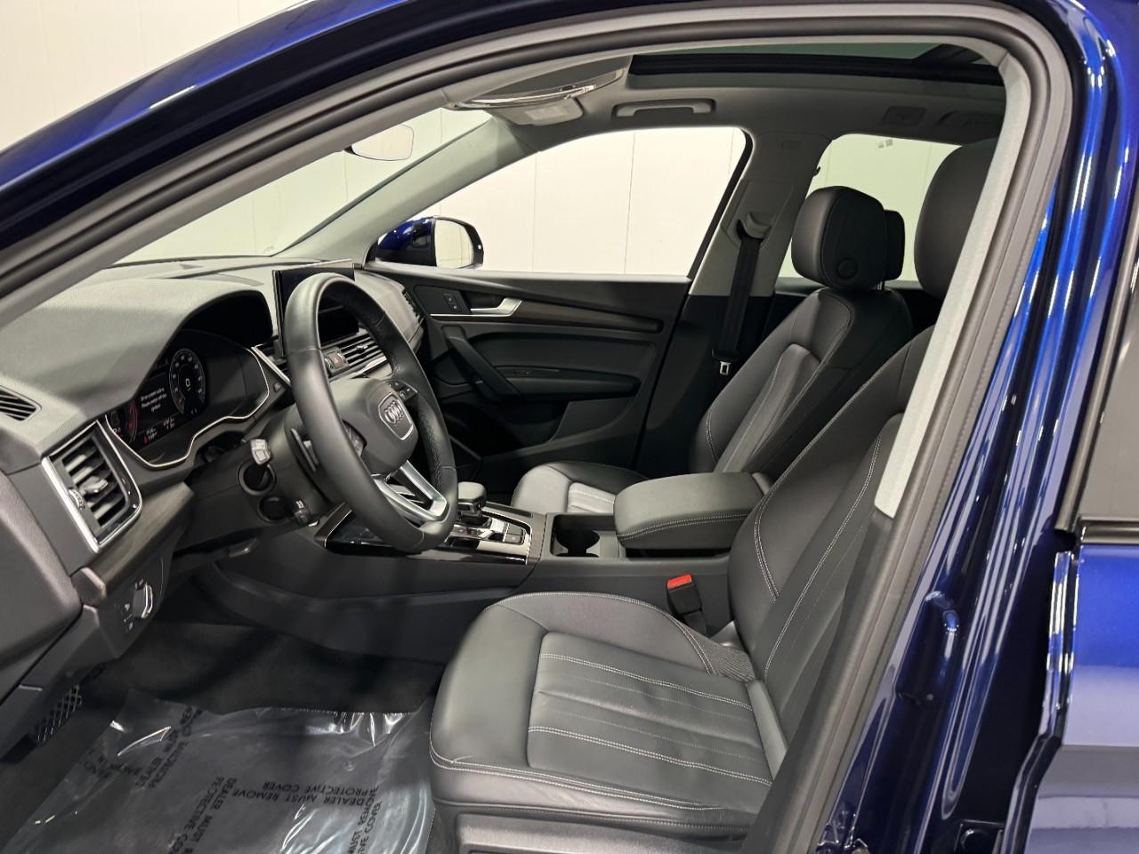 Audi Q5 Vehicle Full-screen Gallery Image 27