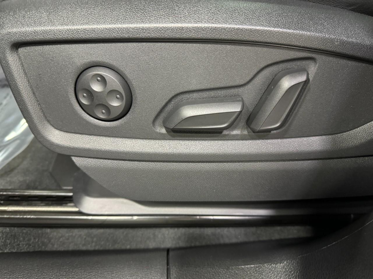 Audi Q5 Vehicle Full-screen Gallery Image 29