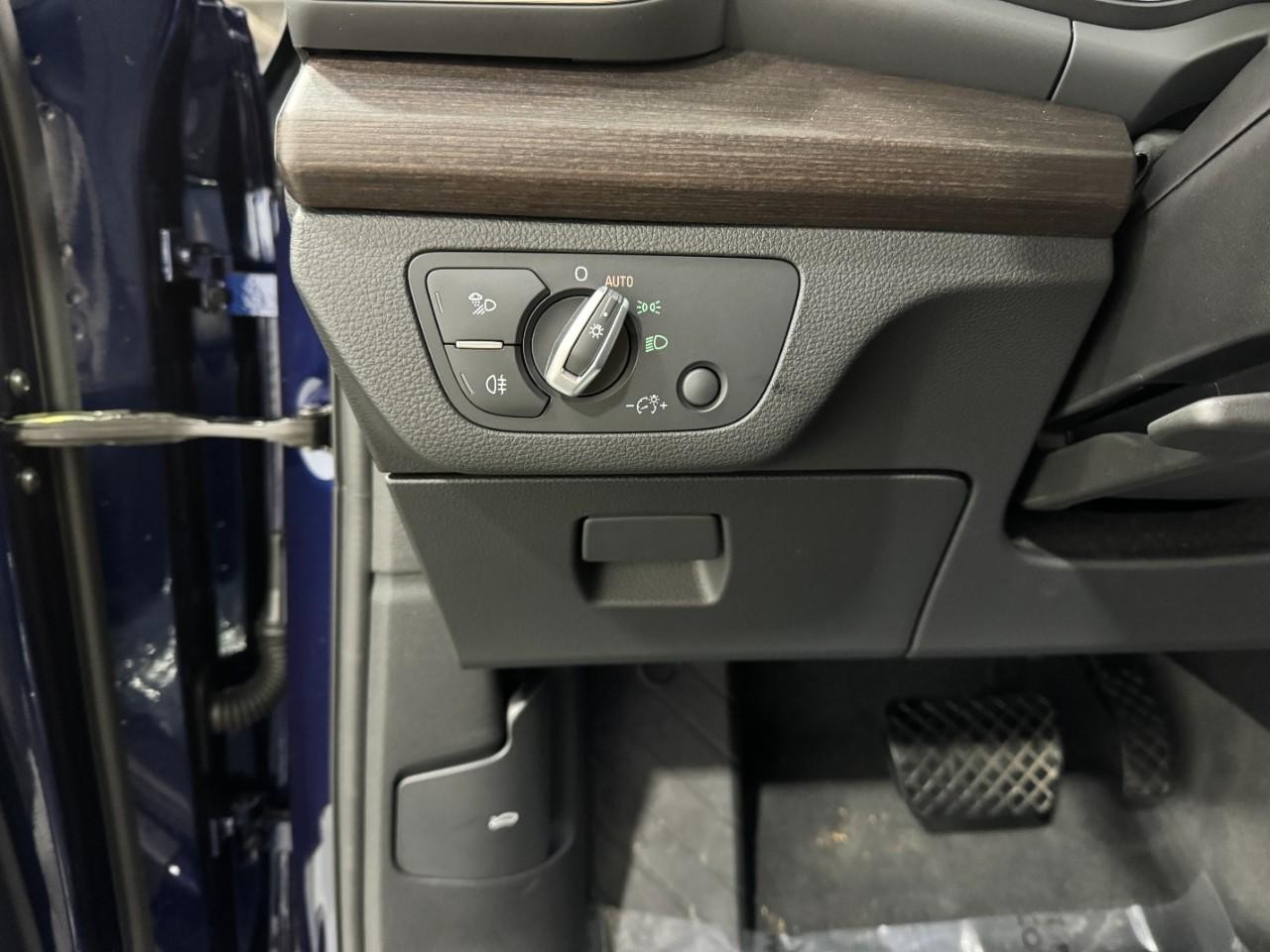 Audi Q5 Vehicle Full-screen Gallery Image 30