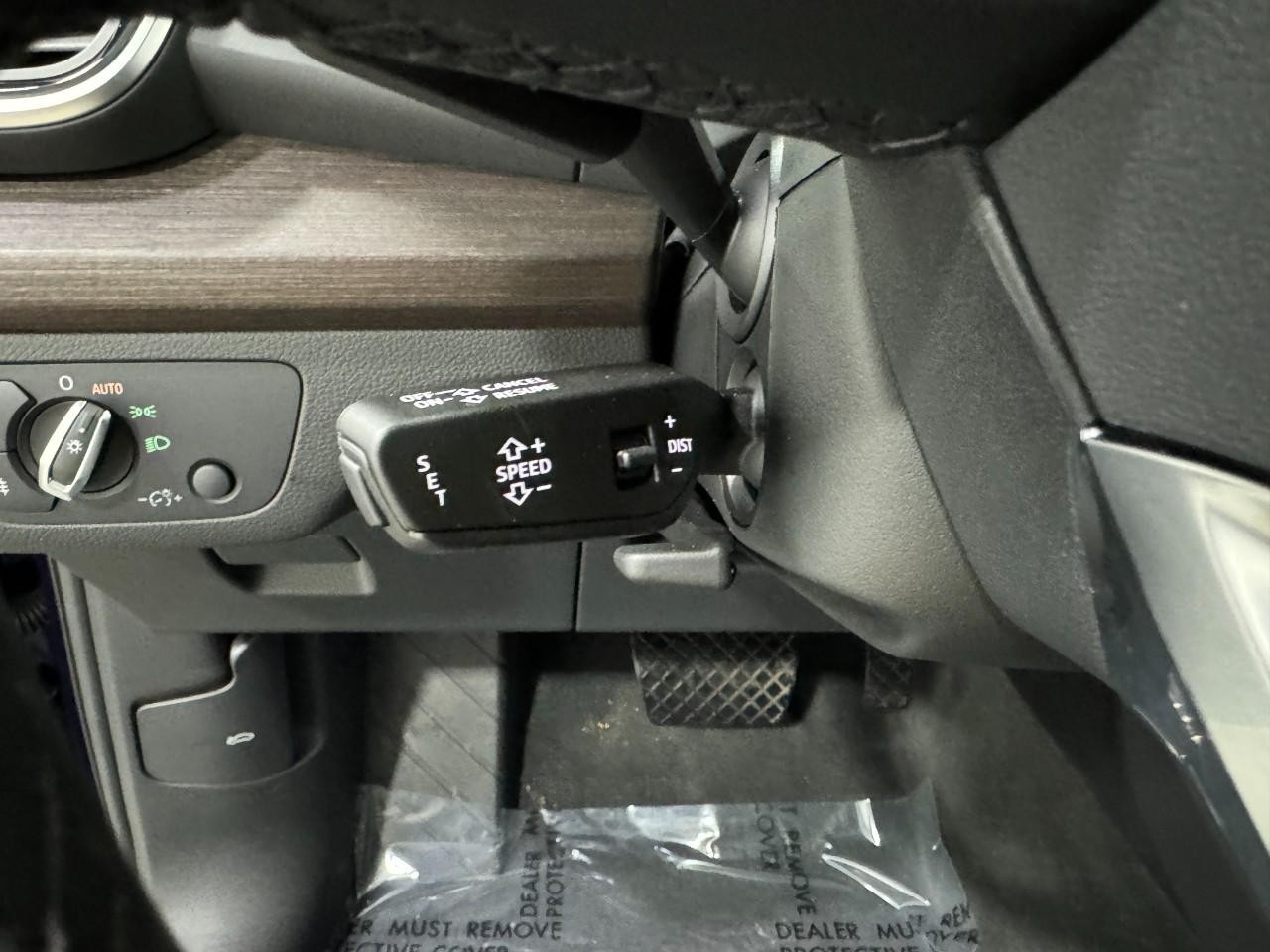 Audi Q5 Vehicle Full-screen Gallery Image 31