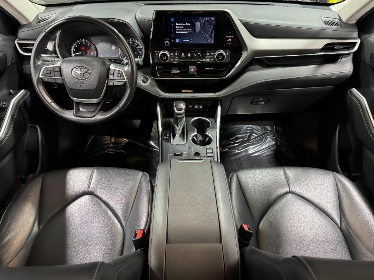 Toyota Highlander Vehicle Full-screen Gallery Image 15