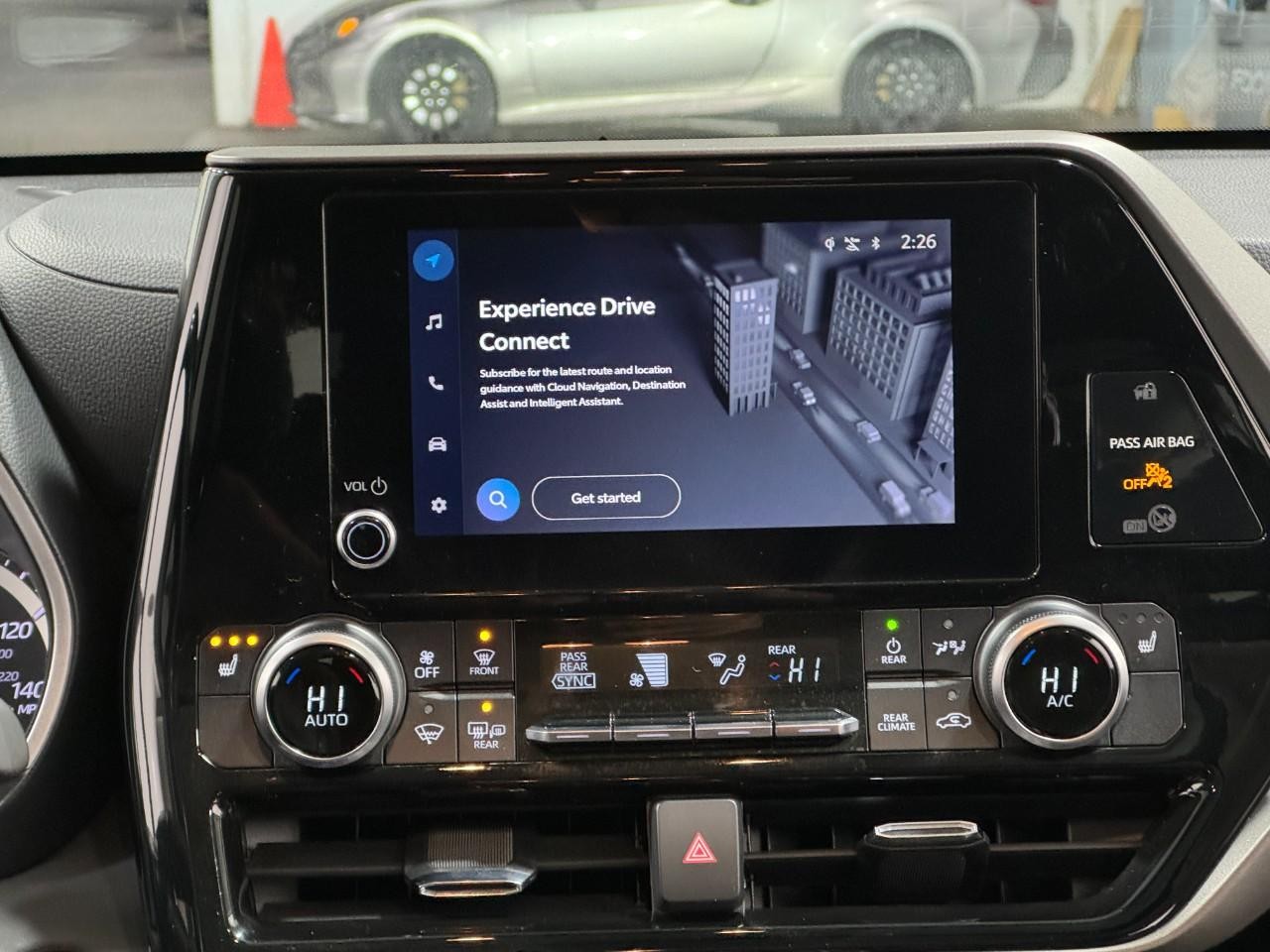 Toyota Highlander Vehicle Full-screen Gallery Image 17