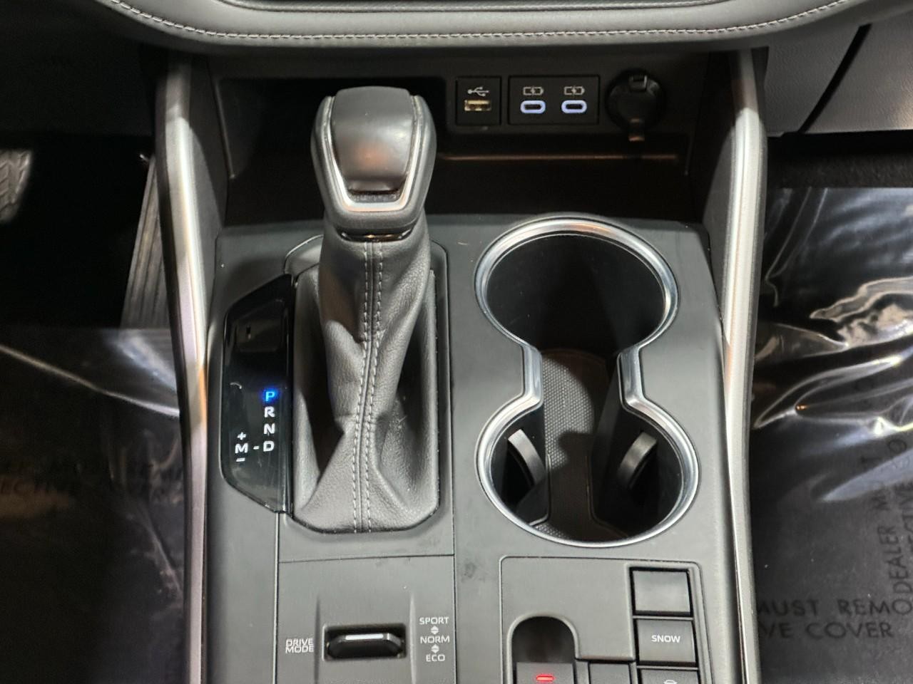 Toyota Highlander Vehicle Full-screen Gallery Image 18