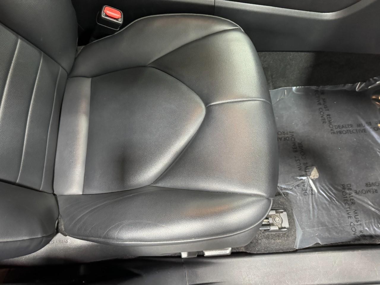 Toyota Highlander Vehicle Full-screen Gallery Image 21