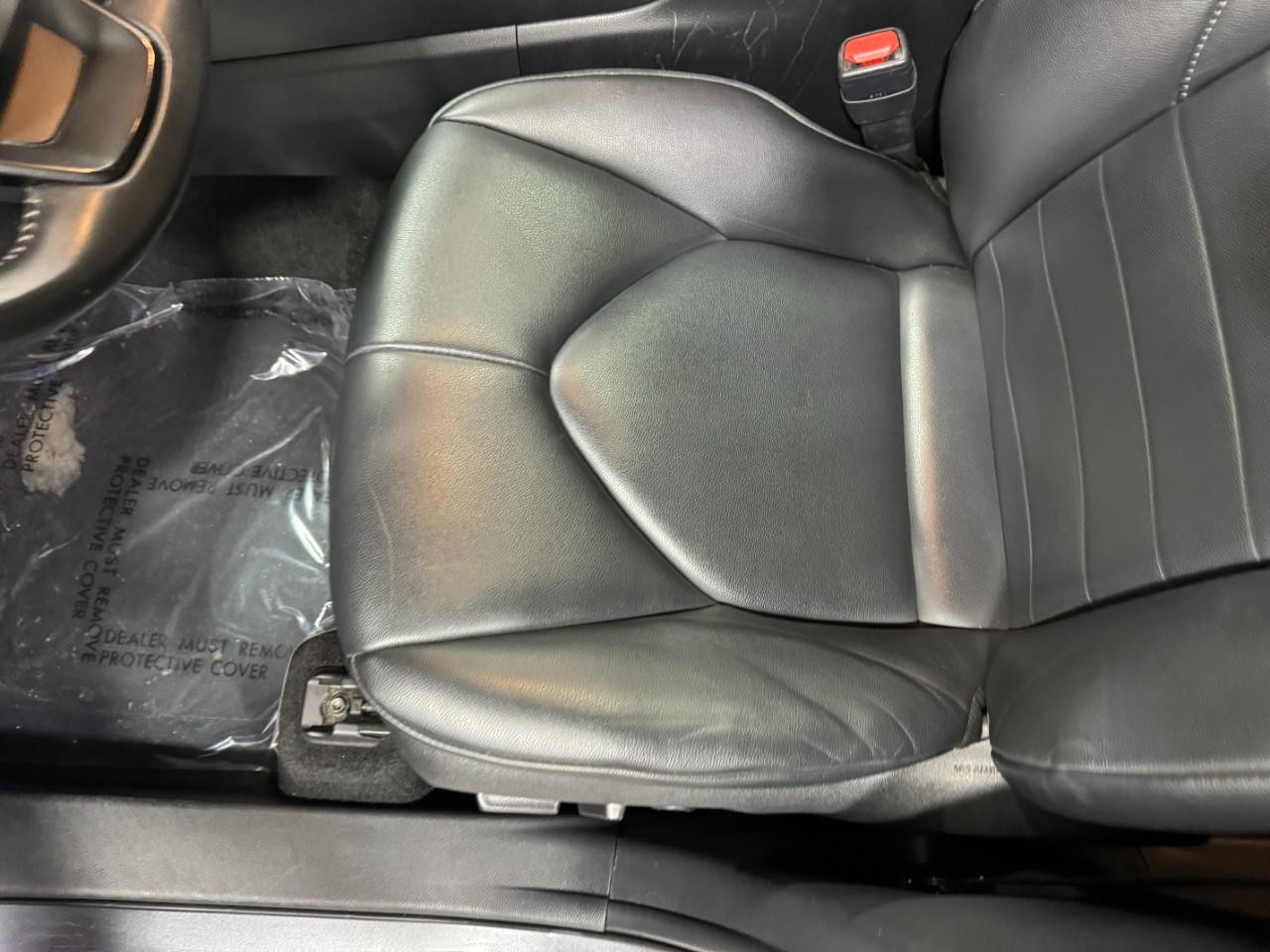 Toyota Highlander Vehicle Full-screen Gallery Image 26