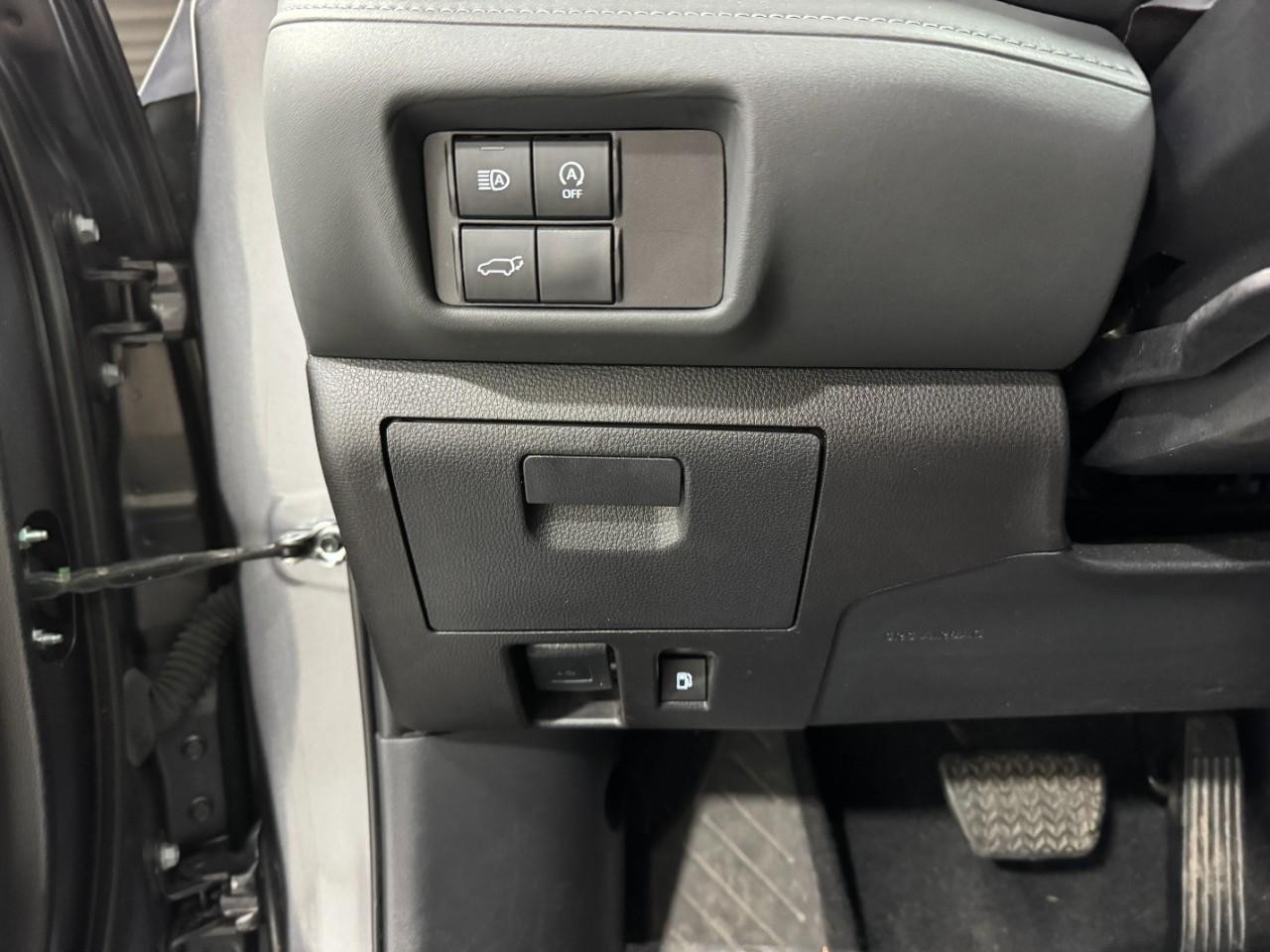 Toyota Highlander Vehicle Full-screen Gallery Image 28