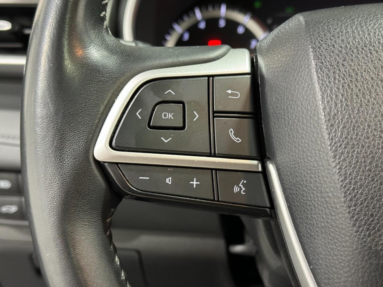 Toyota Highlander Vehicle Full-screen Gallery Image 29