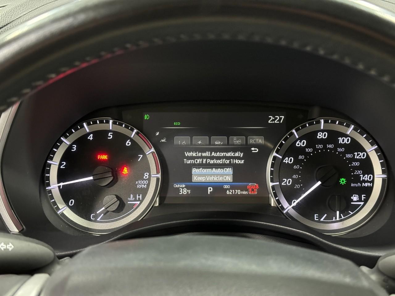 Toyota Highlander Vehicle Full-screen Gallery Image 31