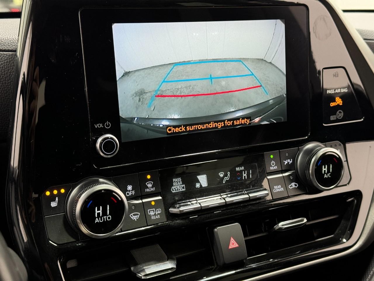 Toyota Highlander Vehicle Full-screen Gallery Image 32