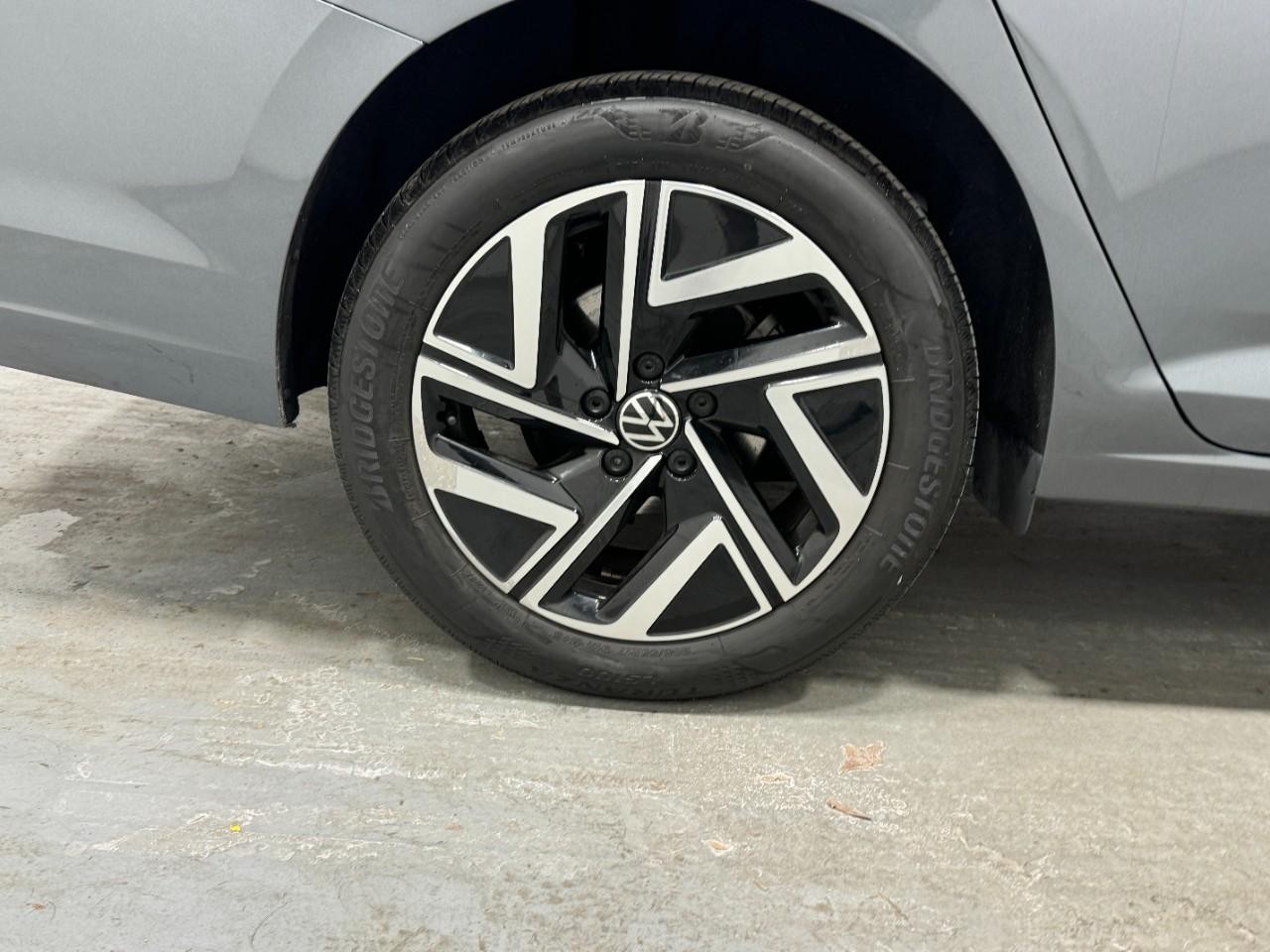 Volkswagen Jetta Vehicle Full-screen Gallery Image 5