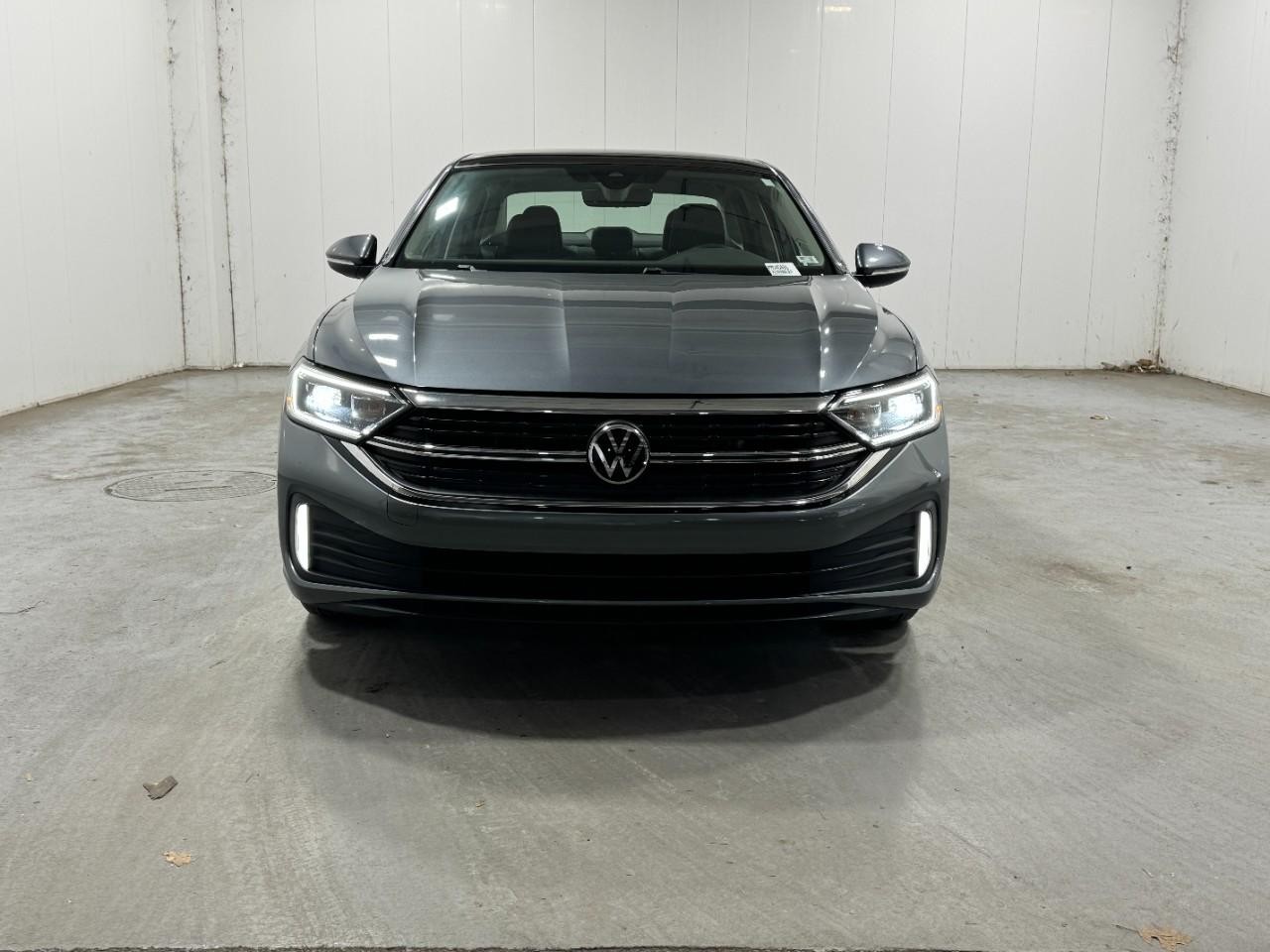 Volkswagen Jetta Vehicle Full-screen Gallery Image 7