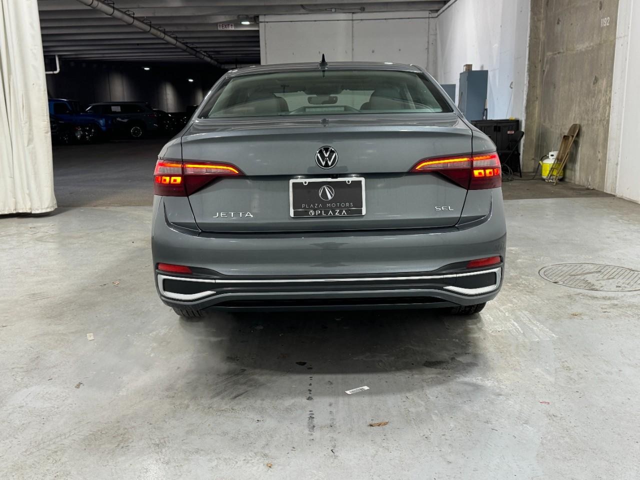 Volkswagen Jetta Vehicle Full-screen Gallery Image 9