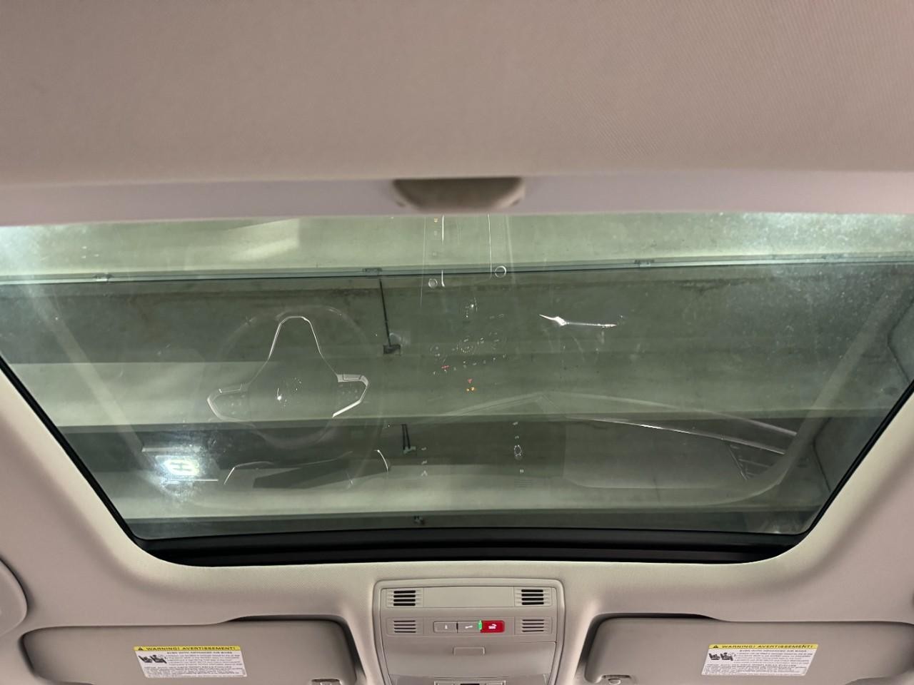 Volkswagen Jetta Vehicle Full-screen Gallery Image 12