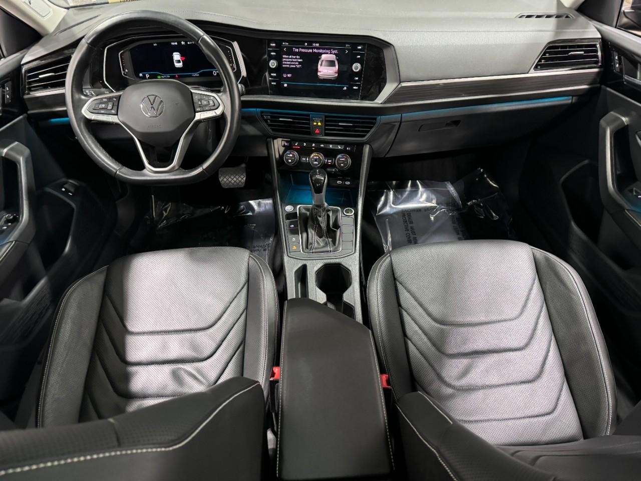 Volkswagen Jetta Vehicle Full-screen Gallery Image 13