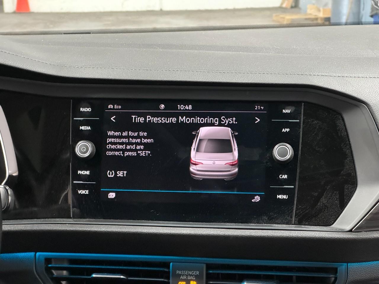 Volkswagen Jetta Vehicle Full-screen Gallery Image 15