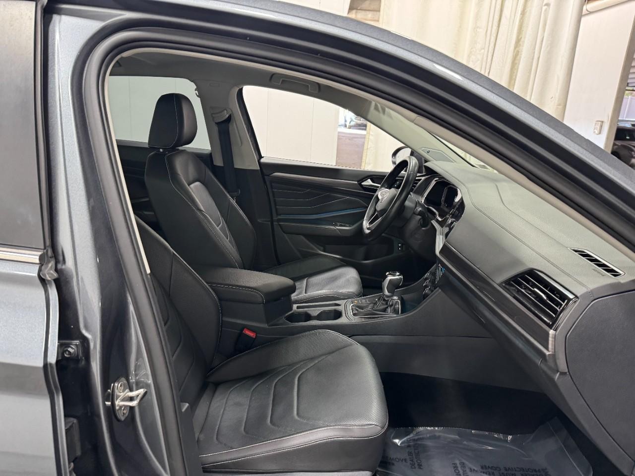 Volkswagen Jetta Vehicle Full-screen Gallery Image 19