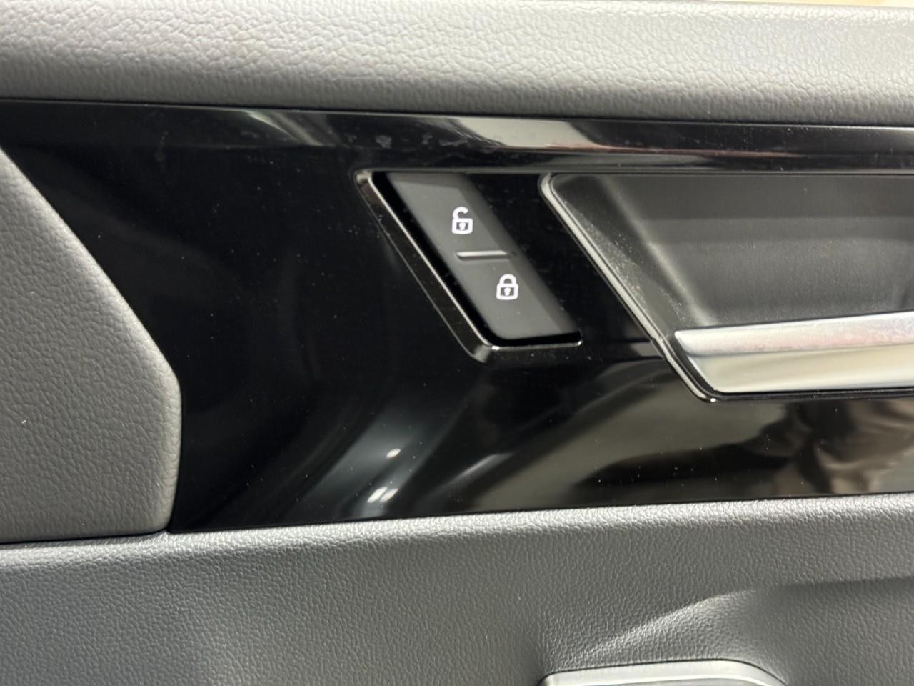 Volkswagen Jetta Vehicle Full-screen Gallery Image 21