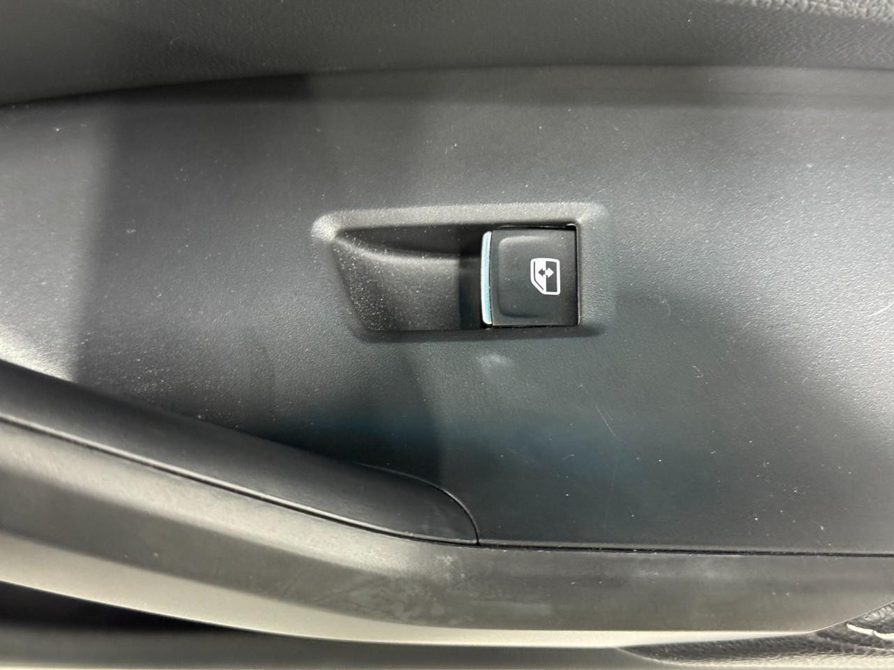 Volkswagen Jetta Vehicle Full-screen Gallery Image 22