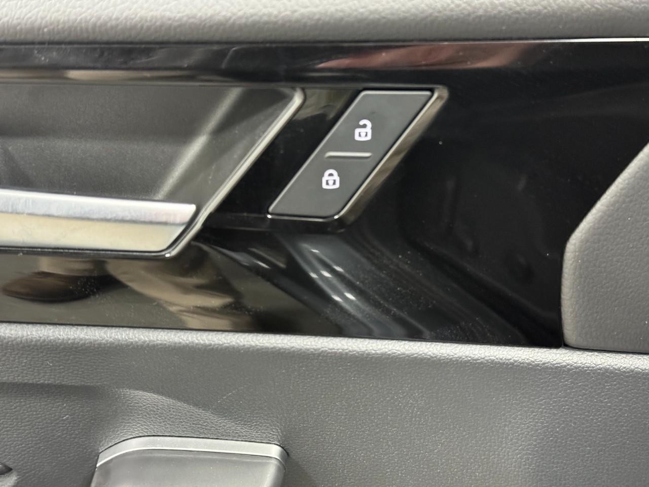 Volkswagen Jetta Vehicle Full-screen Gallery Image 23