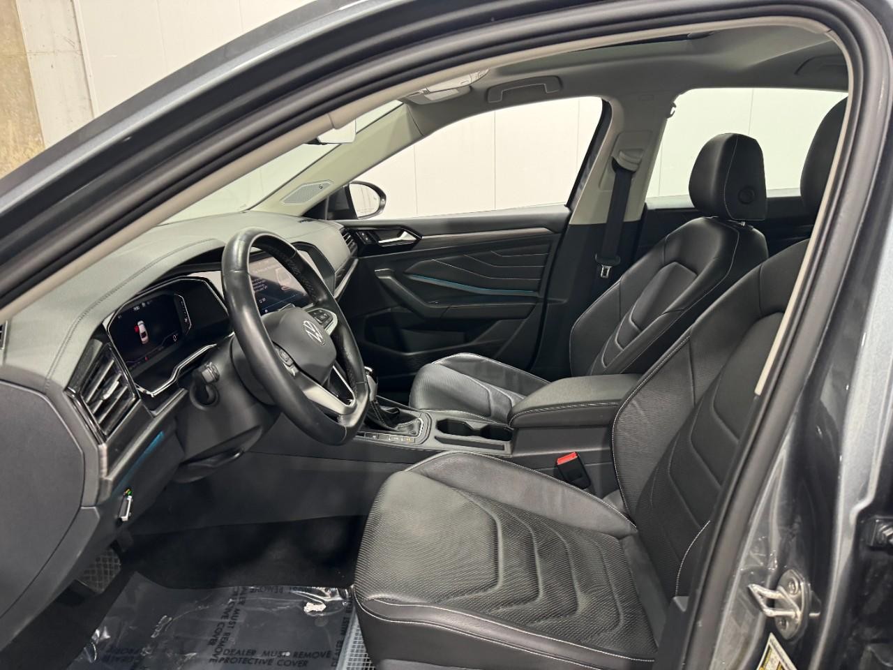 Volkswagen Jetta Vehicle Full-screen Gallery Image 26