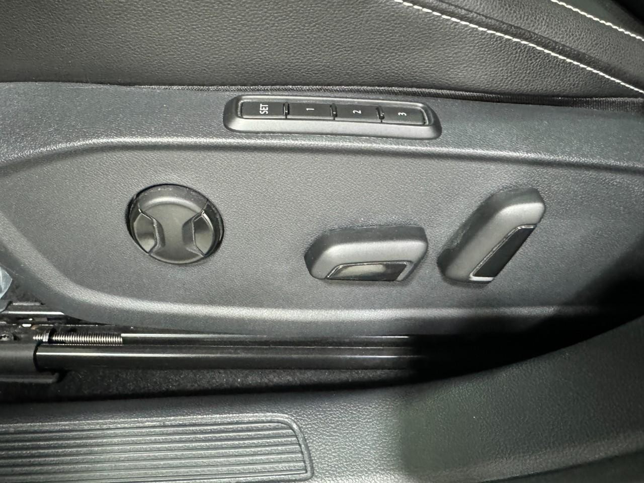 Volkswagen Jetta Vehicle Full-screen Gallery Image 28