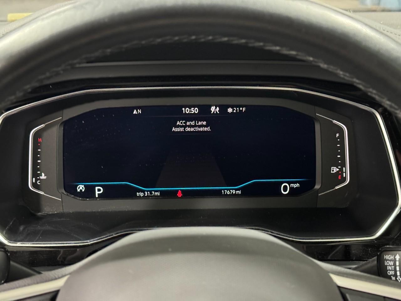 Volkswagen Jetta Vehicle Full-screen Gallery Image 32