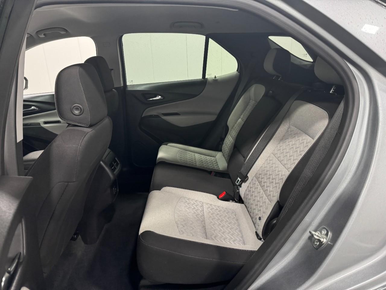 Chevrolet Equinox Vehicle Full-screen Gallery Image 8