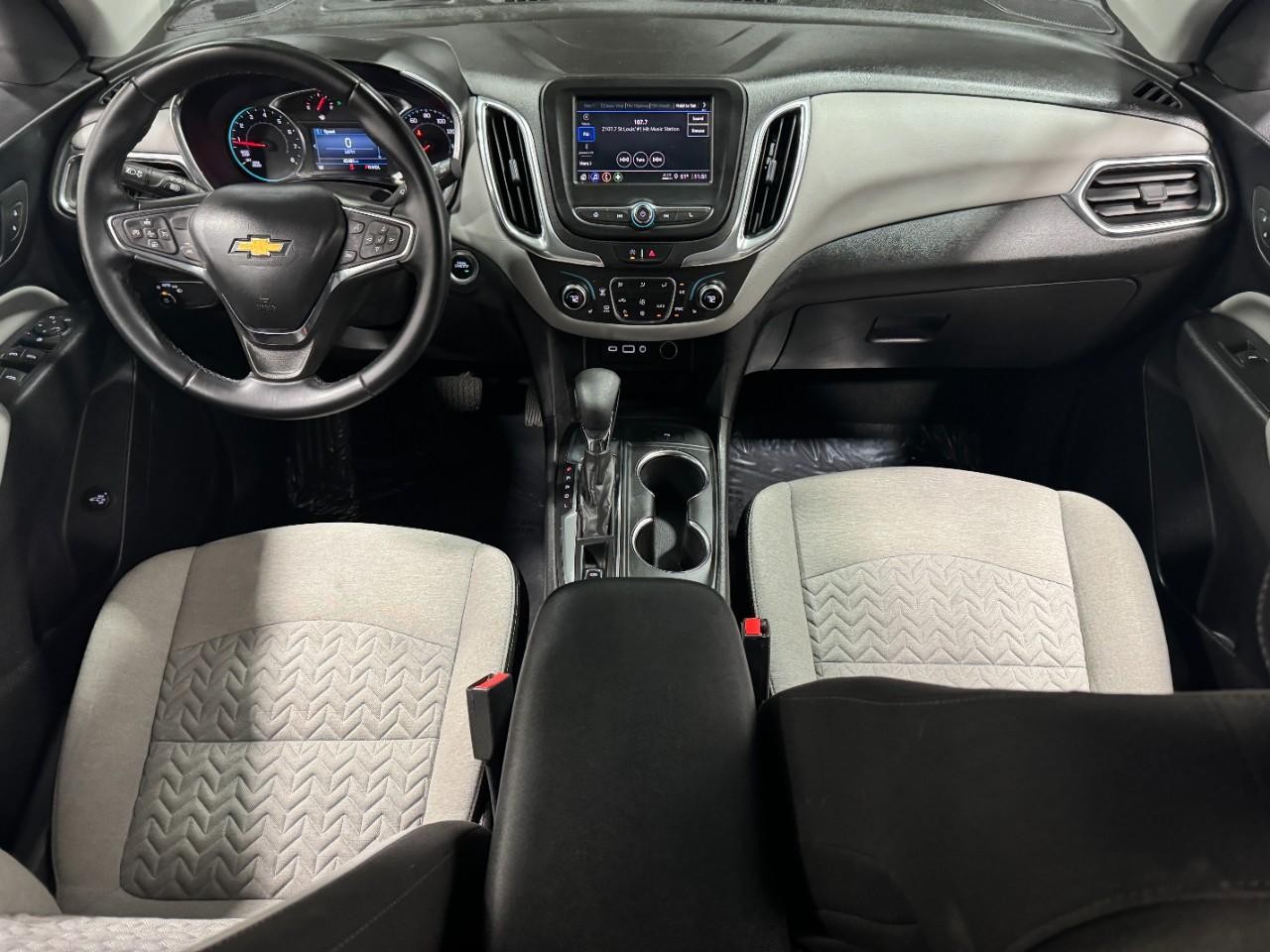 Chevrolet Equinox Vehicle Full-screen Gallery Image 11