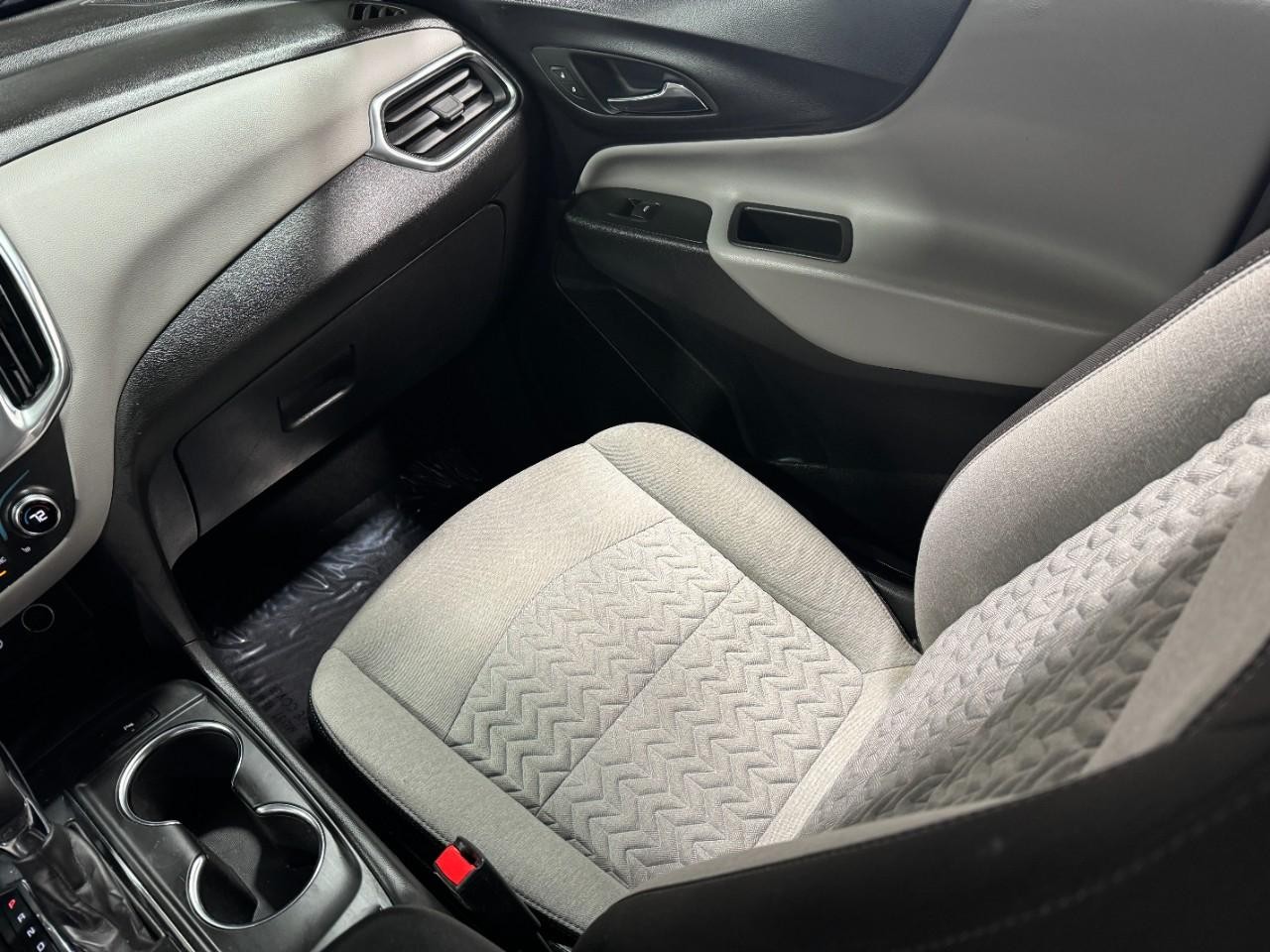 Chevrolet Equinox Vehicle Full-screen Gallery Image 16