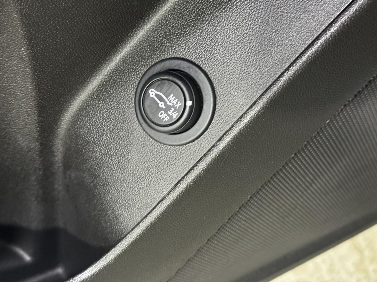 Chevrolet Equinox Vehicle Full-screen Gallery Image 24